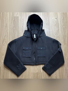 Alo Yoga Cropped Engage Cargo Parka
Jacket Sz S